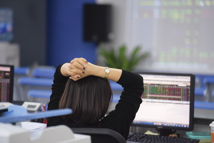 Trước khi bắt đầu giao dịch, việc tìm hiểu và lựa chọn cổ phiếu, quỹ đầu tư phù hợp với chiến lược đầu tư của bạn là rất quan trọng. 