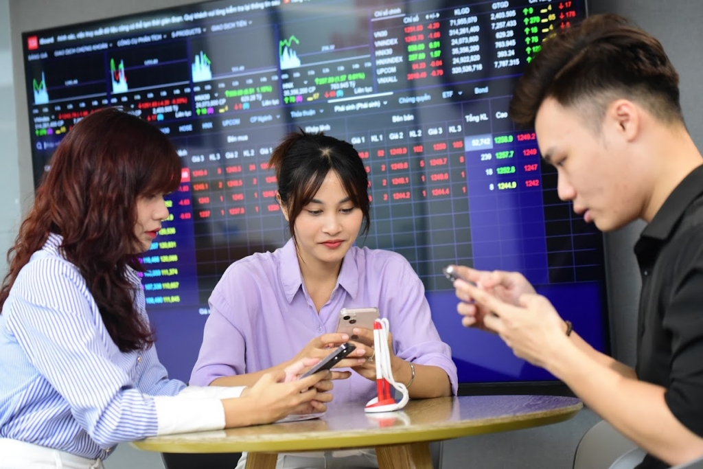 Mở tài khoản chứng khoán online hiện nay rất dễ dàng và thuận tiện.